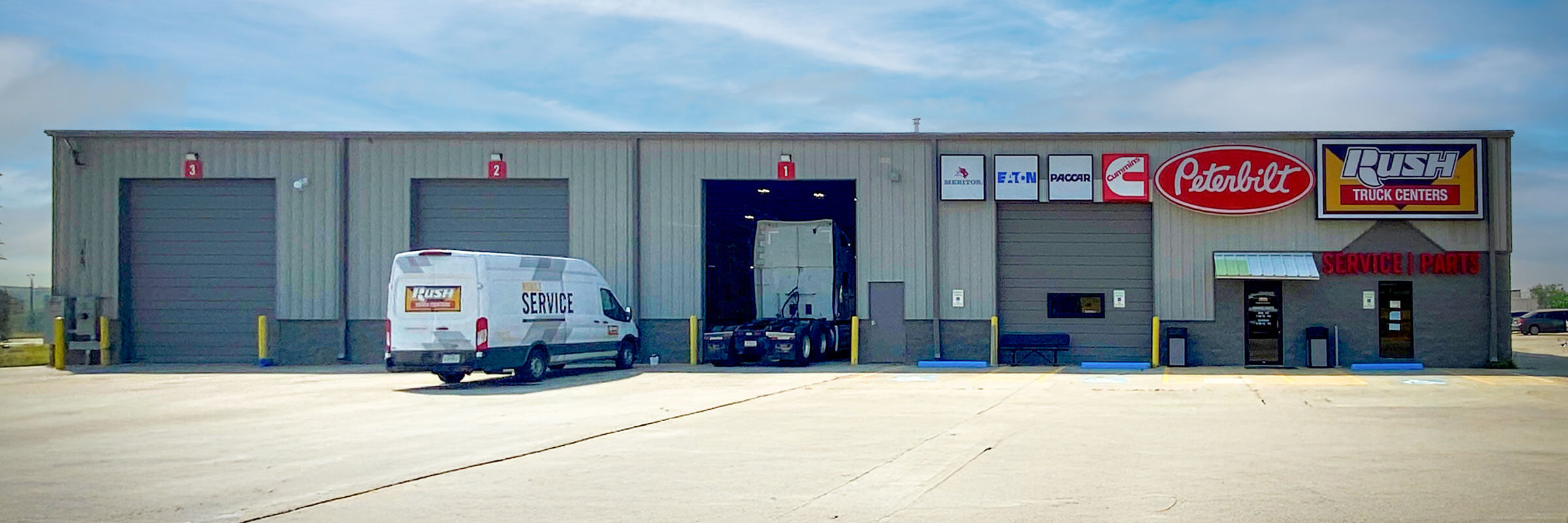 Front of Rush Truck Centers – Laredo Northwest location